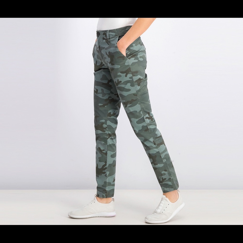 GAP green camo girlfriend chino cropped army pants size 2